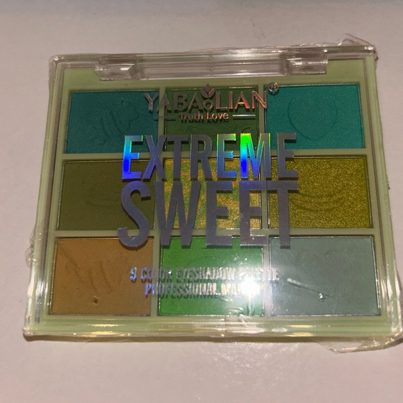 Eye Shadow Pallet Bundle, NEW. - Picture 3 of 8